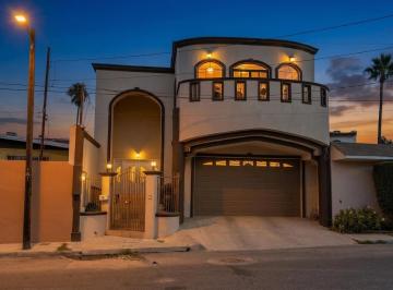 Casa de 4 habitaciones, Tijuana · ¡Gran Oportunidad en Tijuana! Casa Residencial de Dos Niveles en Fraccionamie