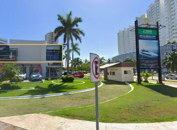 Local comercial , Cancún · Local Comercial en Renta en Av Bonampak Cancun / Plaza Solare / Segundo Nivel / Esquina