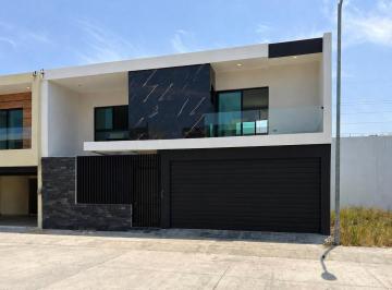 Casa · 330m² · 4 Recámaras · 2 Estacionamientos · Casa Nueva en Venta Las Palmas