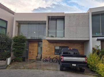 Casa en condominio · 301m² · 3 Recámaras · 2 Estacionamientos · Residencia de Lujo en Renta en Solares, Coto Valeira | Amueblada o Sin Amueblar