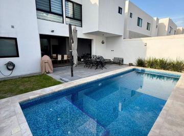 Casa de 4 habitaciones, Saltillo · Casa en Venta 352 m² con Alberca y 4 Recámaras en La Zona Norte de Saltillo