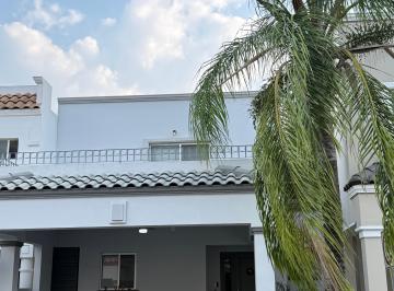 Casa de 3 habitaciones, Monterrey · Casa en Colonia Privada con Caseta de Seguridad