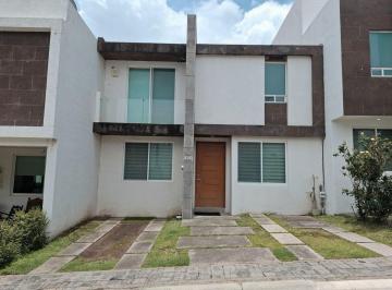 Casa · 137m² · 3 Recámaras · 2 Estacionamientos · Casa en Renta en Puebla, Lomas de Angelópolis II, Zona Azul, Cluster Capellanía