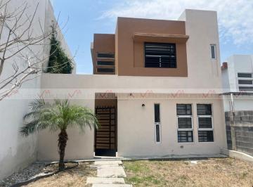 Casa · 113m² · 3 Recámaras · 2 Estacionamientos · Casa en Venta en Misión Santa Catarina