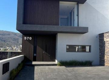 Casa en condominio de 4 habitaciones, Morelia · Casa en Venta en Zona de Tres Marías, en Morelia, a 3 Minutos del Campo de Golf y Cerca de Escuelas