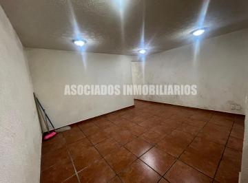 Departamento amplio en renta; segundo piso. cuenta con dos recámaras con clóset, · Departamento en Excelentes Condiciones
