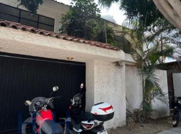 Casa de 7 habitaciones, Guadalajara · Casa en Venta con Uso de Suelo Comercial – Ideal Para Remodelar
