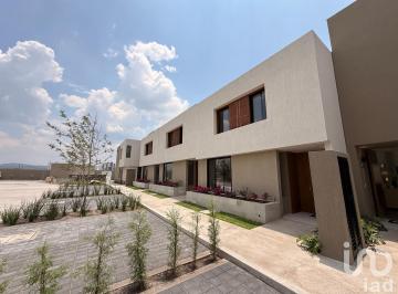 Casa · 174m² · 3 Recámaras · 2 Estacionamientos · Casa en Venta en Altos Juriquilla, Queretaro