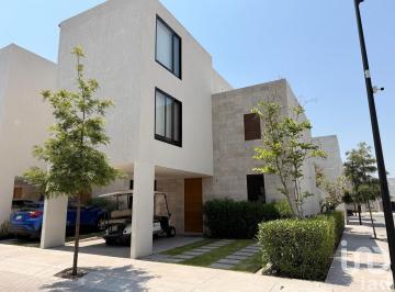 Casa · 216m² · 3 Recámaras · 2 Estacionamientos · Casa en Venta en Distrito Sophia en Jurica, Queretaro
