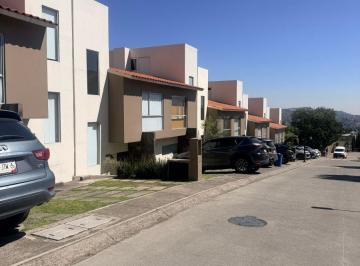 Casa en condominio de 3 habitaciones, Huixquilucan · Casa en Renta en Bosque Real