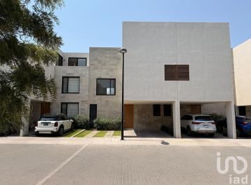 Casa · 219m² · 3 Recámaras · 2 Estacionamientos · Casa en Venta en Distrito Sophia, Jurica Queretaro