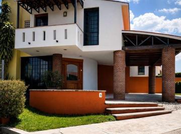 Casa de 4 habitaciones, Morelia · Casa en Renta en Bosques de La Huerta