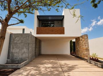 Casa · 194m² · 3 Recámaras · 4 Estacionamientos · Casa en Venta en Residencial Arborea Conkal Merida Yucatan