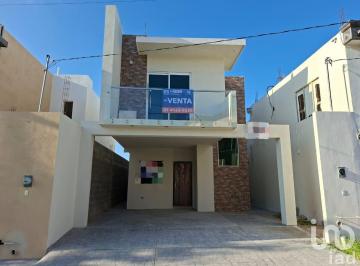 Casa · 156m² · 3 Recámaras · 2 Estacionamientos · Venta Casa Nueva Lomas de Sinai Reynosa