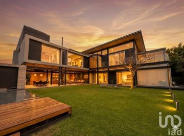 Casa · 812m² · 5 Recámaras · 6 Estacionamientos · Casa en Venta en El Campanario Queretaro