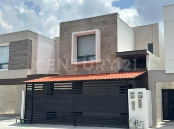 Casa · 130m² · 2 Recámaras · 2 Estacionamientos · Casa en Venta en Col. Puerta Jardin Sector Arboreto en Apodaca, N. L.