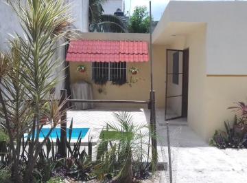 FRENTE · Terreno en Venta de 220 m² con Construccion en Calle 52 en Playa del Carmen