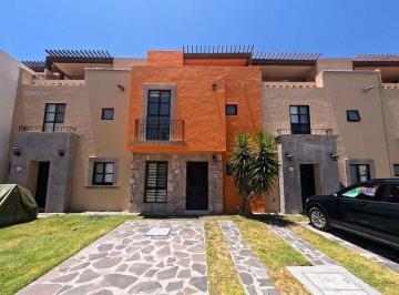 aef3133cb463d6f1c1d38cf842b31e4f7b419d387ed42531fd78034192fc764e · Casa en Comunidad Privada en San Miguel de Allende, Rooftop y Amenidades