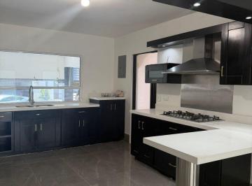 Casa de 3 habitaciones, Monterrey · Casa Remodelada con Alberca Privada y Rooftop | $7,750,000