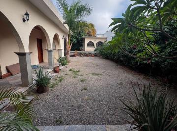 Casa de 3 habitaciones, Xochitepec · Casa Estilo Colonial en El Club de Golf Santa Fe, Al Sur de Cuernavaca, Mor.