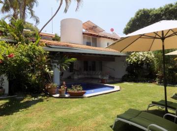 Casa · 210m² · 4 Recámaras · 2 Estacionamientos · Casa en Club de Golf Tabachines