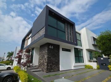 Casa · 240m² · 4 Recámaras · 3 Estacionamientos · Casa en Casa Fuerte