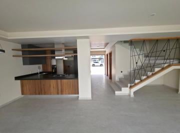 Casa · 220m² · 4 Recámaras · 2 Estacionamientos · Casa en Solares