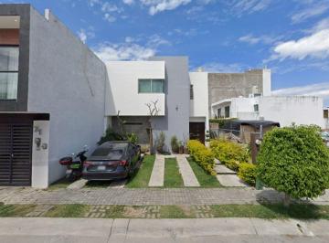 Casa de 4 habitaciones, Tepic · Venta de Casa en Av Madre Tierra, Nayarabastos, 63173 Tepic, Nayarit