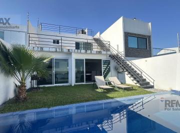 Casa · 175m² · 4 Recámaras · 2 Estacionamientos · Venta de Casa con Vista Al Lago de Tequesquitengo Morelos…clave 5909