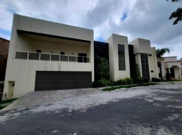 Casa de 4 habitaciones, Monterrey · Hermosa Casa en Venta en Cumbres 5to Sector