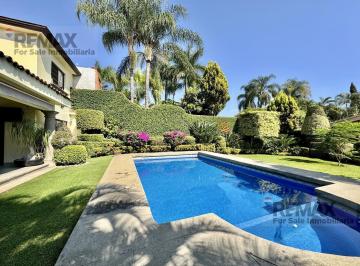 Casa · 407m² · 3 Recámaras · 2 Estacionamientos · Venta de Casa Sola en Vista Hermosa, Cuernavaca, Morelos…clave 5958