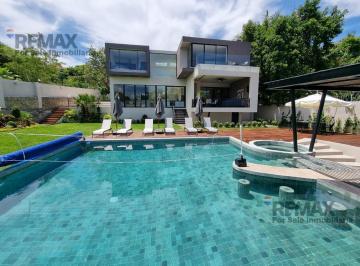 Casa · 500m² · 4 Recámaras · 3 Estacionamientos · Venta de Casa de Lujo con Alberca en Tequesquitengo, Morelos…clave 6029