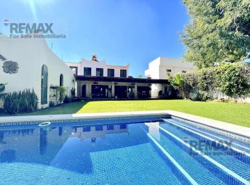 Casa · 551m² · 4 Recámaras · 4 Estacionamientos · Venta de Casa en La Col. Jardines de Delicias, Cuernavaca, Morelos…clave 6069