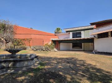 Casa · 355m² · 3 Recámaras · 3 Estacionamientos · Venta de Casa Dentro de Fraccionamiento en El Centro de Jiutepec, Morelos…clave 6116