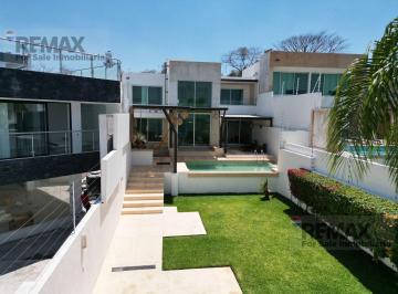 Casa · 233m² · 3 Recámaras · 2 Estacionamientos · Venta de Casa Sola con Alberca y Vista Al Lago de Tequesquitengo, Morelos…clave 6115