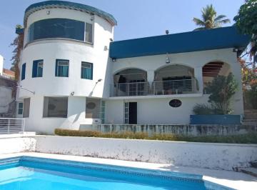Casa · 536m² · 6 Recámaras · 4 Estacionamientos · Venta de Casa Sola en El Fracc. Real del Puente, Xochitepec, Morelos. Clave 6119