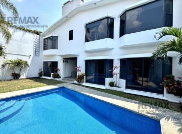 Casa · 352m² · 4 Recámaras · 2 Estacionamientos · Venta de Casa Sola en Fracc. Pedregal de Las Fuentes. Clave 6173