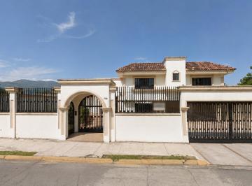 Casa de 5 habitaciones, Monterrey · Venta de Casa en Contry Monterrey Nuevo Leon
