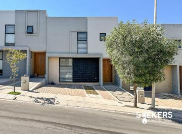 Casa en condominio de 3 habitaciones, El Marqués · Casa en Renta en Antalia, Zibatá | Recámara en Planta Baja | 3 Recámaras con Baño