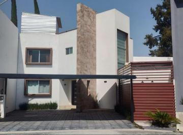 Casa · 186m² · 3 Recámaras · 5 Estacionamientos · Renta Casa Totalmente Amueblada Frente a Periferico Entre 16 de Sept. y 14 Sur