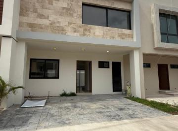 Casa · 246m² · 3 Recámaras · 1 Estacionamiento · Casa en Arbolada
