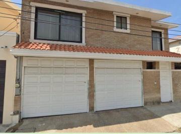 Casa · 4 Recámaras · 2 Estacionamientos · Gtcr2606 Casa en Renta Colonia Petrolera Inf. y