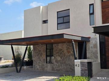 Casa de 4 habitaciones, Querétaro · Casa de 4 Recámaras en Venta en Altozano, Querétaro