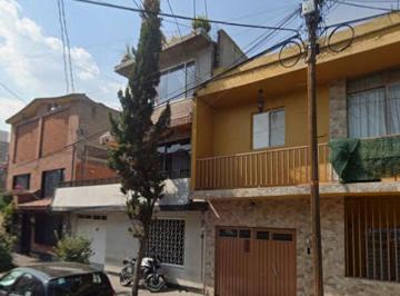 Casa en Venta de 4 habitaciones Juventino Rosas · Casa en Venta en Sur 111 - a #2196