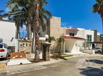 Casa · 350m² · 3 Recámaras · Casa en Renta en Villa Magna