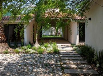 Casa · 333m² · 3 Recámaras · 3 Estacionamientos · Casa en Jurica