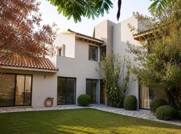 Casa · 478m² · 4 Recámaras · 4 Estacionamientos · Casa en Jurica