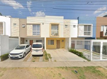 Casa de 3 habitaciones, San Pedro Tlaquepaque · Casa en Venta Tlaquepaque Parques del Bosque