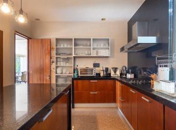 cf71dc9fd9718f06b4e2008f797b115713fa09de0b58385ccdc80100df85a176 · Casa en Condominio en Venta en Jardines del Pedregal - Calle Fuego