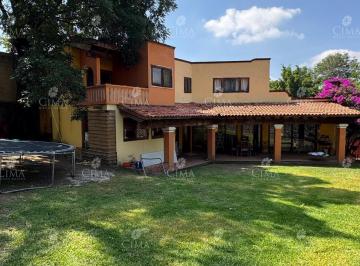 Casa · 272m² · 3 Recámaras · Venta de Casa en Santa María Ahuacatitlán - V404